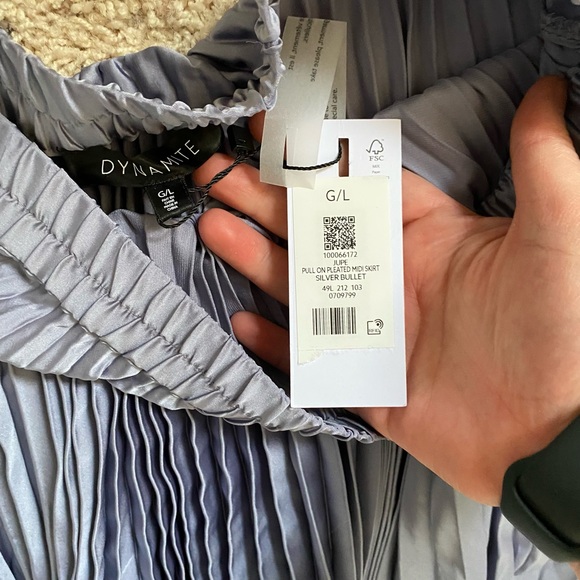 SOLD Bnwt Pleated Midi Skirt - Picture 3 of 8